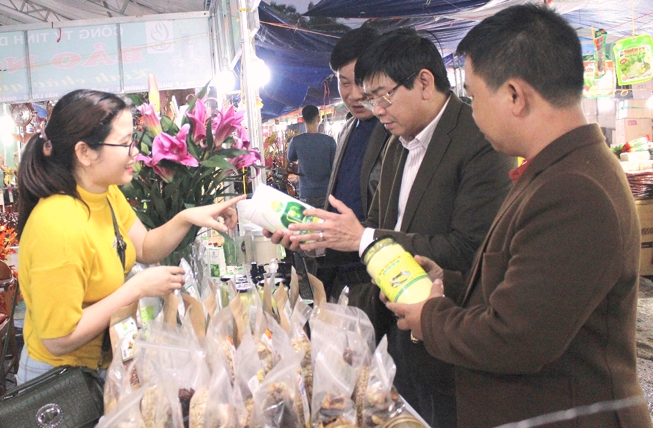 Quảng Trị: Hơn 300 gian hàng tham gia Hội chợ Xuân 2019 - Hình 1