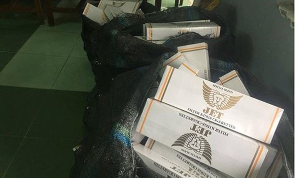 Đà Nẵng: Bắt giữ xe khách vận chuyển gần 1.800 gói thuốc lá nhập lậu - Hình 1
