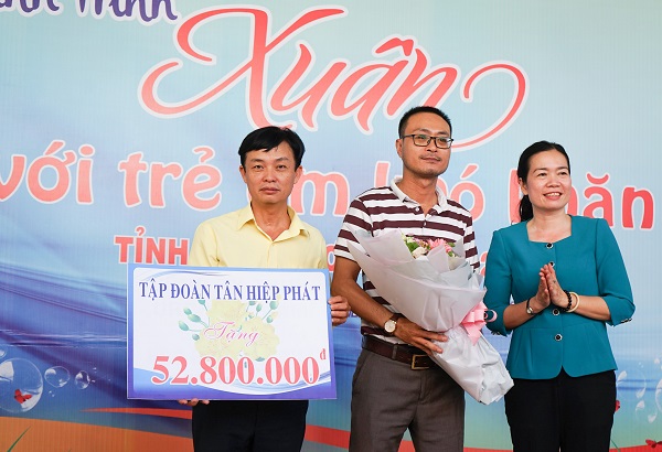 Tân Hiệp Phát mang mùa xuân ấm áp đến với trẻ em có hoàn cảnh khó khăn
