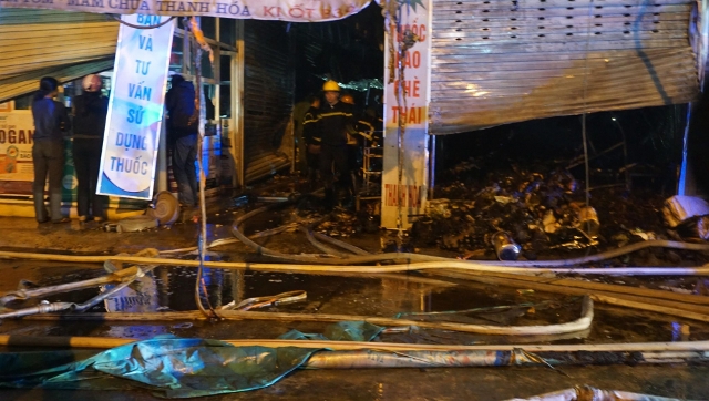 Thanh Hóa: Lửa lớn thiêu rụi nhiều ki ốt chợ đầu mối trong đêm