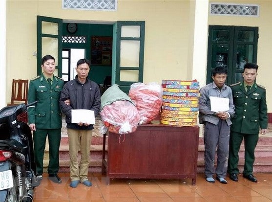 Quảng Ninh: Bắt giữ 2 đối tượng vận chuyển 113kg pháo nổ - Hình 1