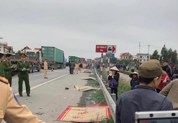 Hải Dương: Xe tải đâm vào đoàn người cán bộ xã, 8 người tử vong