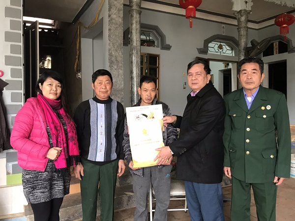 Tặng quà Tết cho nạn nhân chất độc da cam tại tỉnh Hoà Bình và Sơn La - Hình 2