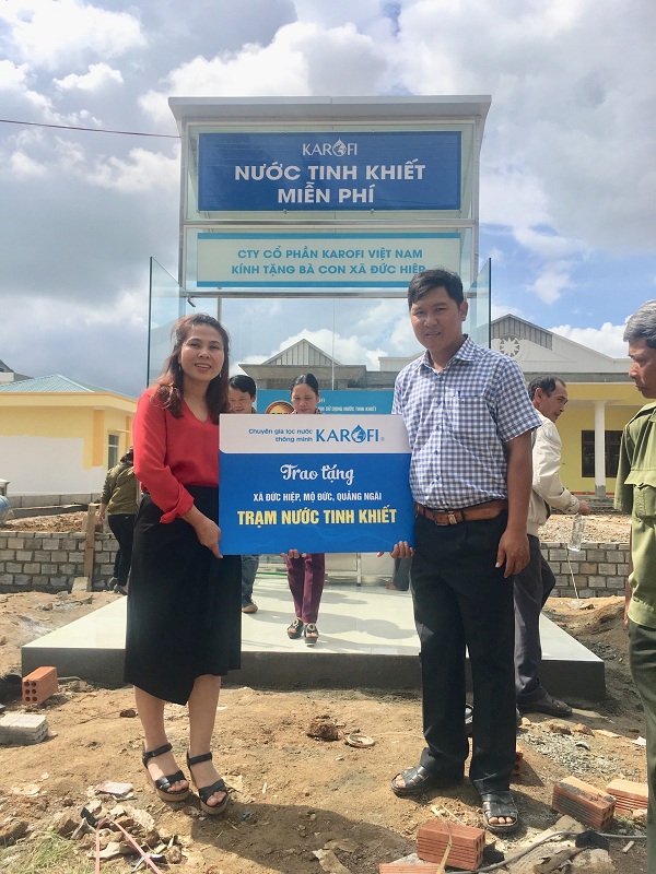 Người dân tại xã có nước “vàng như nghệ” được sử dụng nước tinh khiết