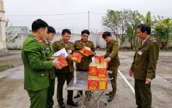 Nghệ An: Thu giữ 45 kg pháo nổ vô chủ - Hình 1