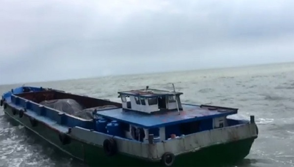 Vùng Cảnh sát biển 3: Tạm giữ tàu vận chuyển trái phép 300 tấn phân lân và xe đạp