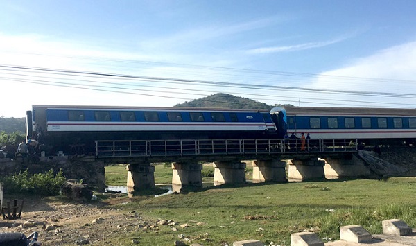 Tàu hỏa Bắc - Nam trật bánh ở Bình Thuận: Hàng loạt chuyến tàu Tết đổi giờ chạy - Hình 1