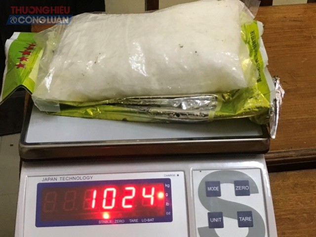 Nghệ An: Bắt 1 đối tượng, thu 1 kg ma túy đá - Hình 2