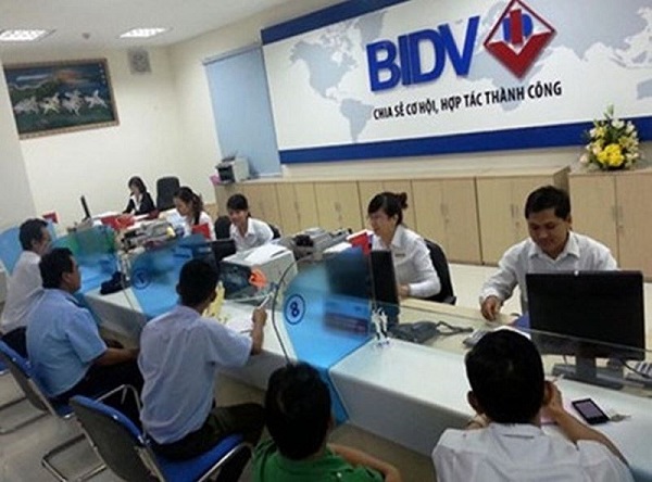 Cận Tết, nhiều ngân hàng lớn bất ngờ giảm mạnh lãi suất