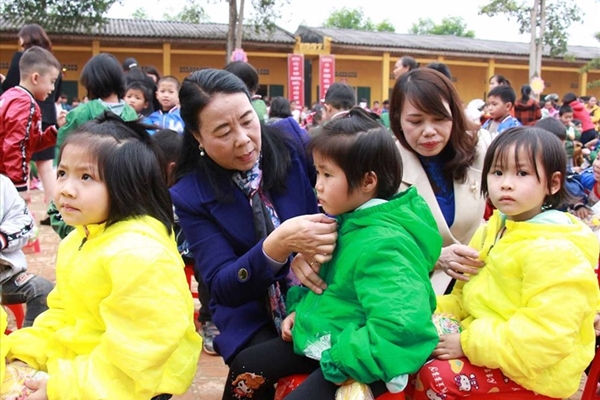 Chính phủ chi 6,3 tỷ đồng hỗ trợ trẻ em, gia đình nghèo vùng dân tộc thiểu số đón Tết