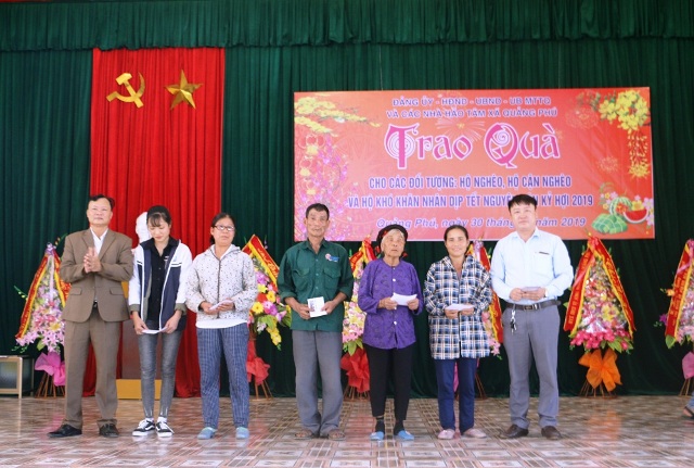 Trao quà Tết cho các hộ nghèo ở Thanh Hóa