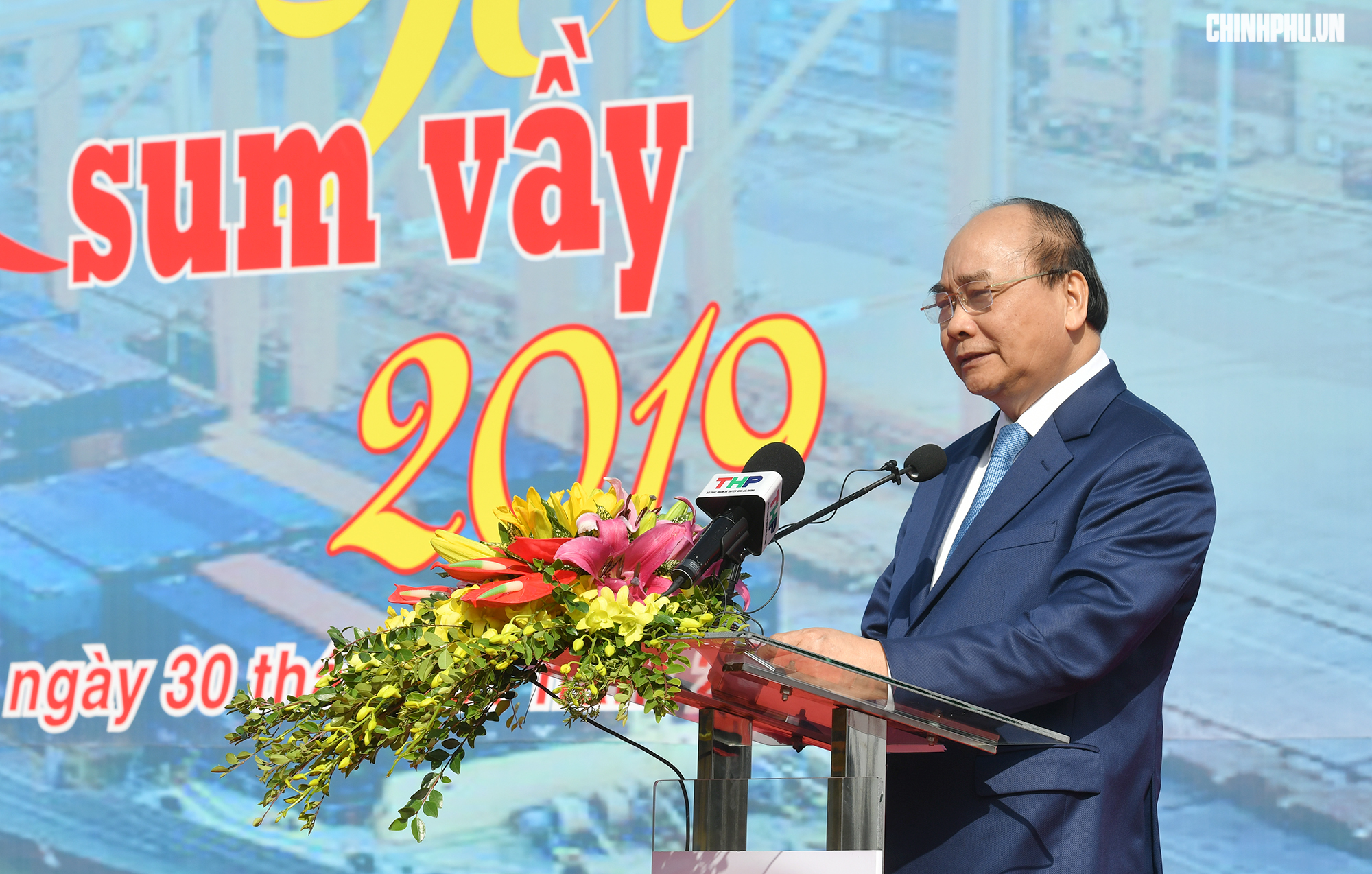 Thủ tướng Nguyễn Xuân Phúc trao 200 suất quà Tết cho công nhân tại Cảng Hải Phòng - Hình 1