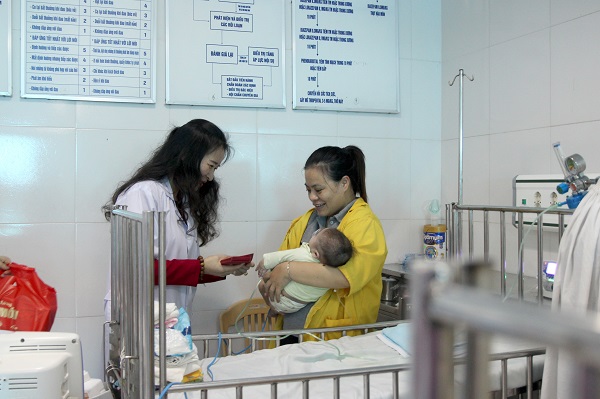 Công ty Long Hưng thăm và tặng quà Tết cho các bệnh nhân tại tỉnh Thái Bình - Hình 2