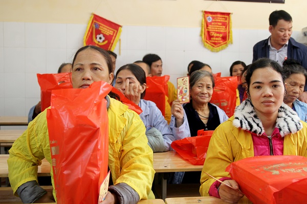 Công ty Long Hưng thăm và tặng quà Tết cho các bệnh nhân tại tỉnh Thái Bình - Hình 4