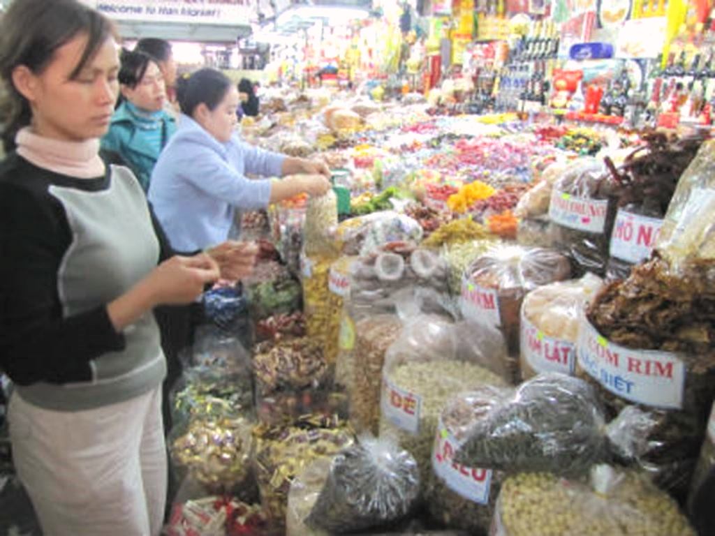 Đà Nẵng: Những ngày cận Tết, hàng không rõ nguồn gốc tràn lan - Hình 2