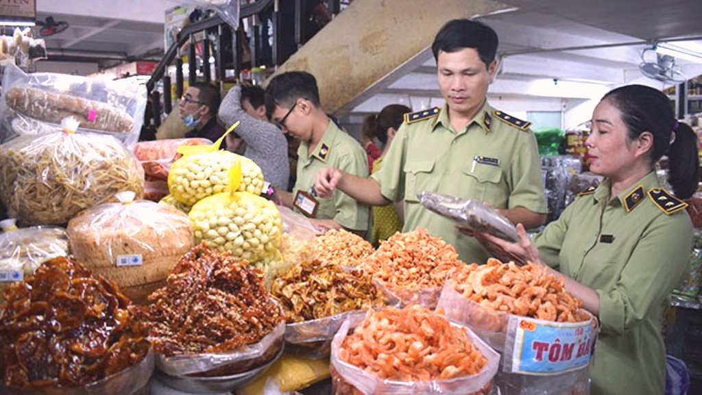 Đà Nẵng: Những ngày cận Tết, hàng không rõ nguồn gốc tràn lan