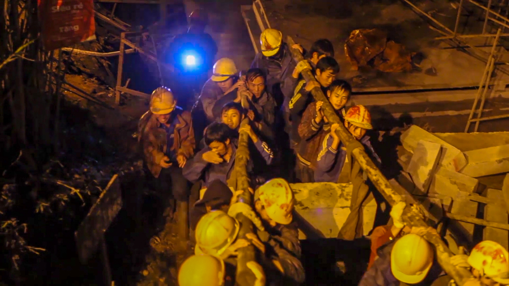 Hành trình hơn 800 ngày đêm cõng sắt đá tới lưng trời