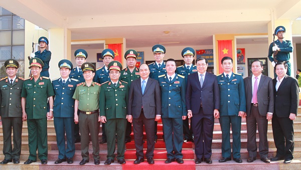 Thủ tướng Nguyễn Xuân Phúc thăm, chúc Tết Sư đoàn không quân 372 - Hình 1