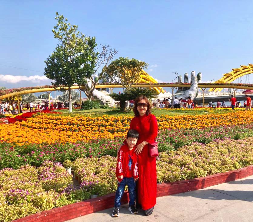 Đà Nẵng: Khách thập phương và người dân du xuân ngày mùng một Tết - Hình 2