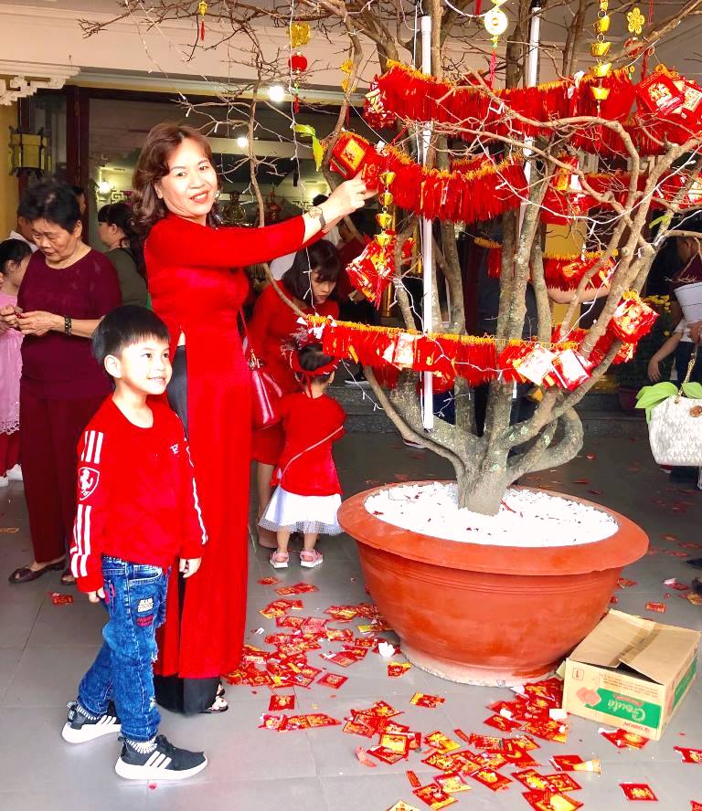 Đà Nẵng: Khách thập phương và người dân du xuân ngày mùng một Tết - Hình 3