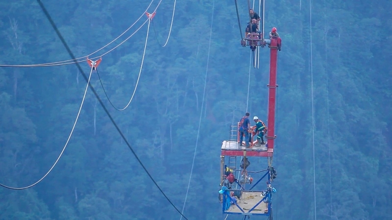 Tuyến cáp treo mẹ con và hành trình dị thường “bắc cầu” qua thung lũng Mường Hoa, Tây Bắc