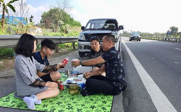 Xử phạt tài xế ‘mở tiệc’ trên cao tốc Nội Bài - Lào Cai - Hình 1