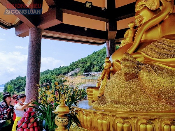 Khám phá vẻ đẹp ngôi chùa ven biển đẹp nhất Quảng Ninh - Hình 12