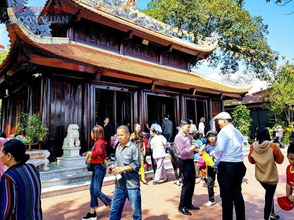 Khám phá vẻ đẹp ngôi chùa ven biển đẹp nhất Quảng Ninh - Hình 1