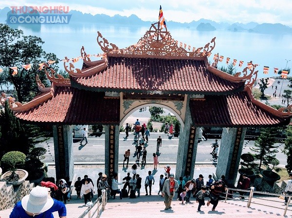 Khám phá vẻ đẹp ngôi chùa ven biển đẹp nhất Quảng Ninh - Hình 10