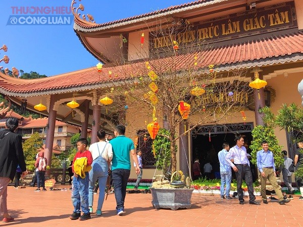 Khám phá vẻ đẹp ngôi chùa ven biển đẹp nhất Quảng Ninh - Hình 2