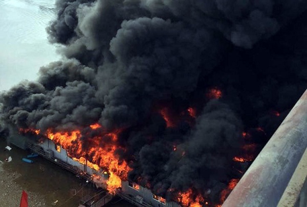 Tuyên Quang: Một quán thuyền lớn bất ngờ bốc cháy dữ dội - Hình 1