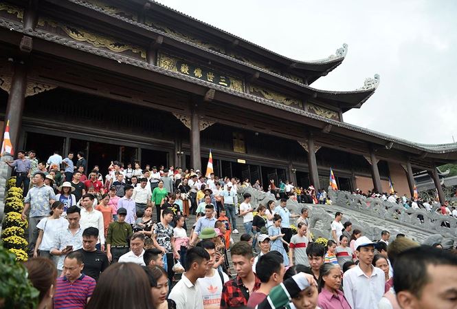 Hàng nghìn người tham dự khai hội chùa Bái Đính 2019 - Hình 1