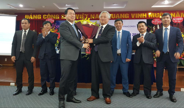 Thương vụ thâu tóm Vinaconex: Người đi chợ và bàn tiệc?