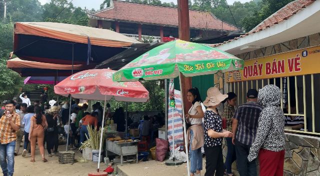 Hà Tĩnh: Khai hội chùa Hương Tích năm 2019
