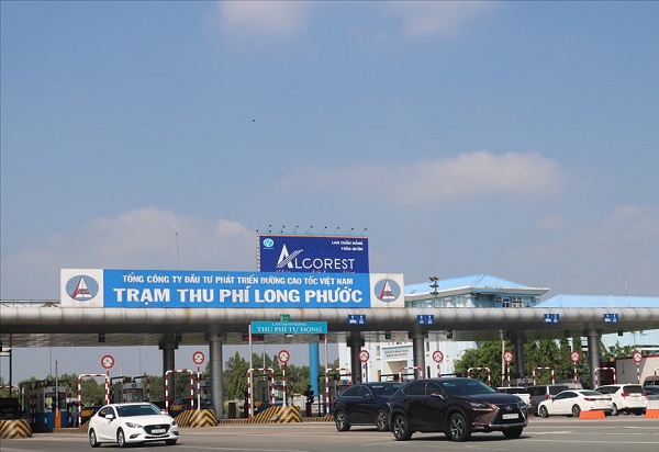 VEC E từ chối phục vụ vĩnh viễn 2 ô tô đi cao tốc