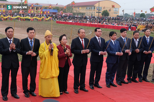Phó Thủ tướng xuống ruộng, đi cày ở Lễ hội Tịch Điền 2019 - Hình 1