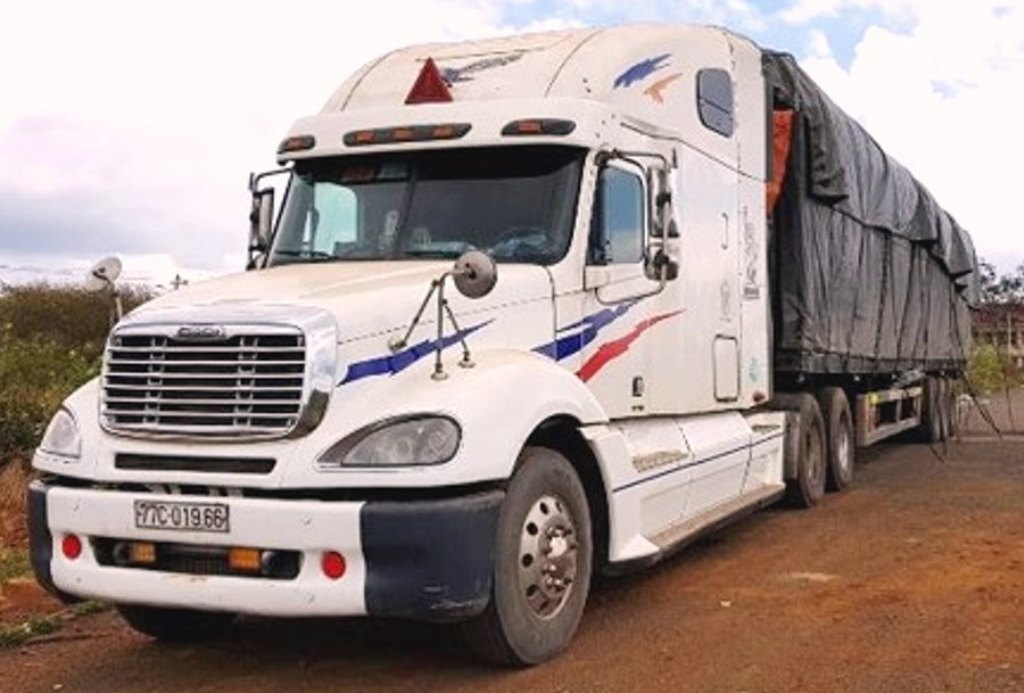 Đắk Nông: Bắt giữ hàng chục m3 gỗ trên xe container