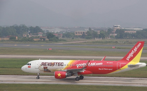 Máy bay Vietjet bị hỏng lốp khi hạ cánh xuống sân bay Tân Sơn Nhất