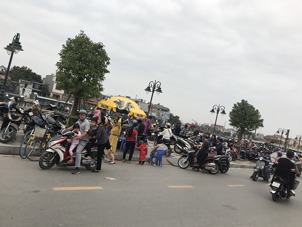 Hải phòng: Thu lợi từ trông giữ xe trái phép trên vỉa hè thuộc dải trung tâm thành phố, tiền vào túi ai?