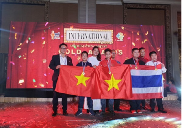 Hai học sinh Hà Nội nhận huy chương vàng cuộc thi ITMC 2019