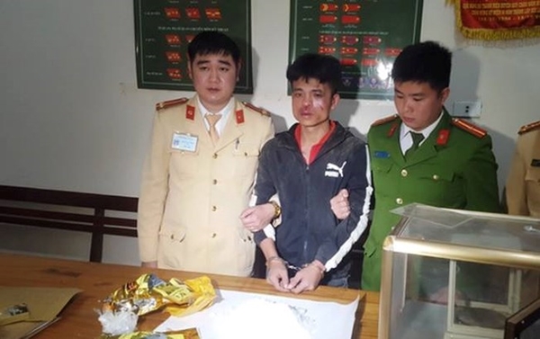 Nghệ An: Tóm gọn đối tượng vận chuyển 2 kg ma túy đá đi tiêu thụ