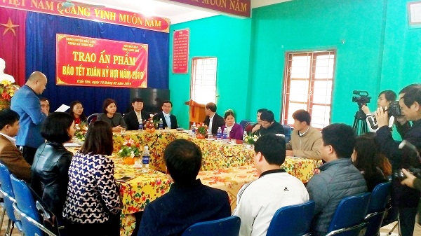Lạng Sơn: Trao tặng quà cho xã vùng cao - Hình 2