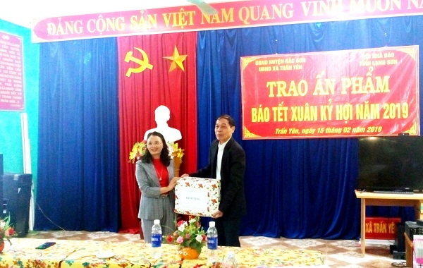 Lạng Sơn: Trao tặng quà cho xã vùng cao - Hình 1