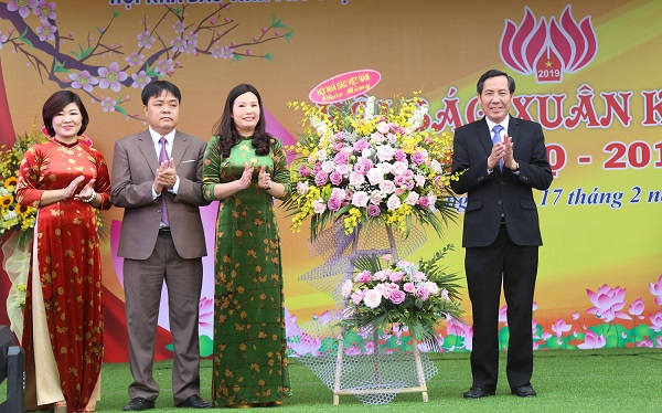 Phó trưởng ban Tuyên giáo Trung ương Thuận Hữu dự Hội báo Xuân Kỷ Hợi 2019 trên đất Tổ - Hình 2