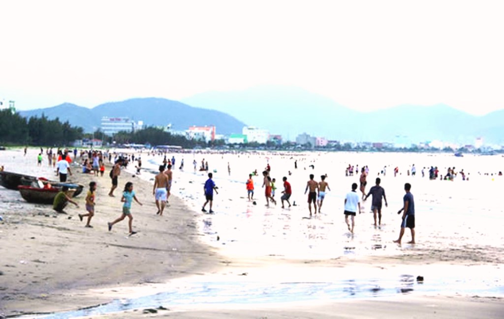 Đà Nẵng: Chất lượng nước biển dọc đường Nguyễn Tất Thành ở giới hạn cho phép - Hình 2