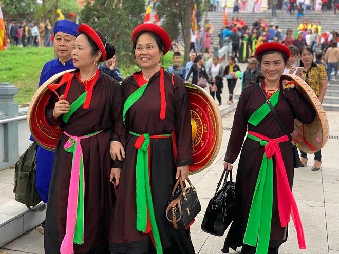 Ngày đầu Hội Lim: Hàng nghìn du khách thập phương nô nức về nguồn quan họ đi trẩy hội