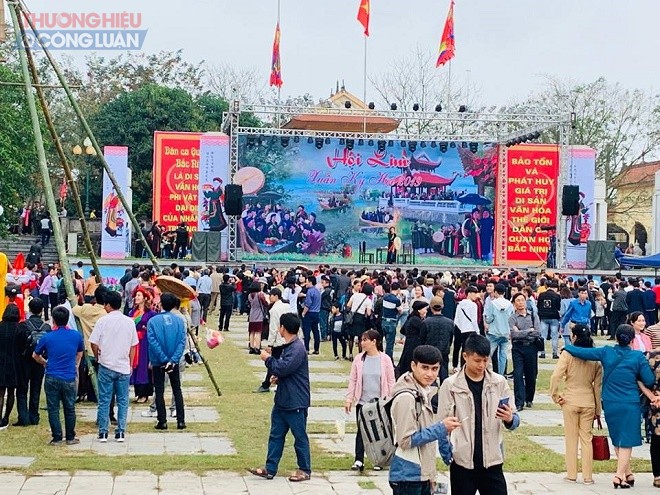 Ngày đầu Hội Lim: Hàng nghìn du khách thập phương nô nức về nguồn quan họ đi trẩy hội - Hình 1
