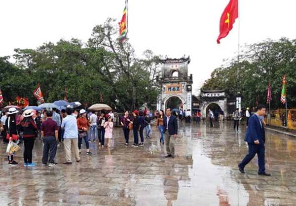 Huy động hơn 2.000 cảnh sát bảo vệ đêm khai ấn đền Trần - Hình 1