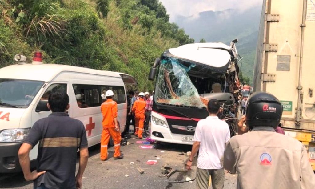 Đà Nẵng: Vụ tai nạn khiến hàng chục người nhập viện do xe khách lấn làn đường - Hình 1