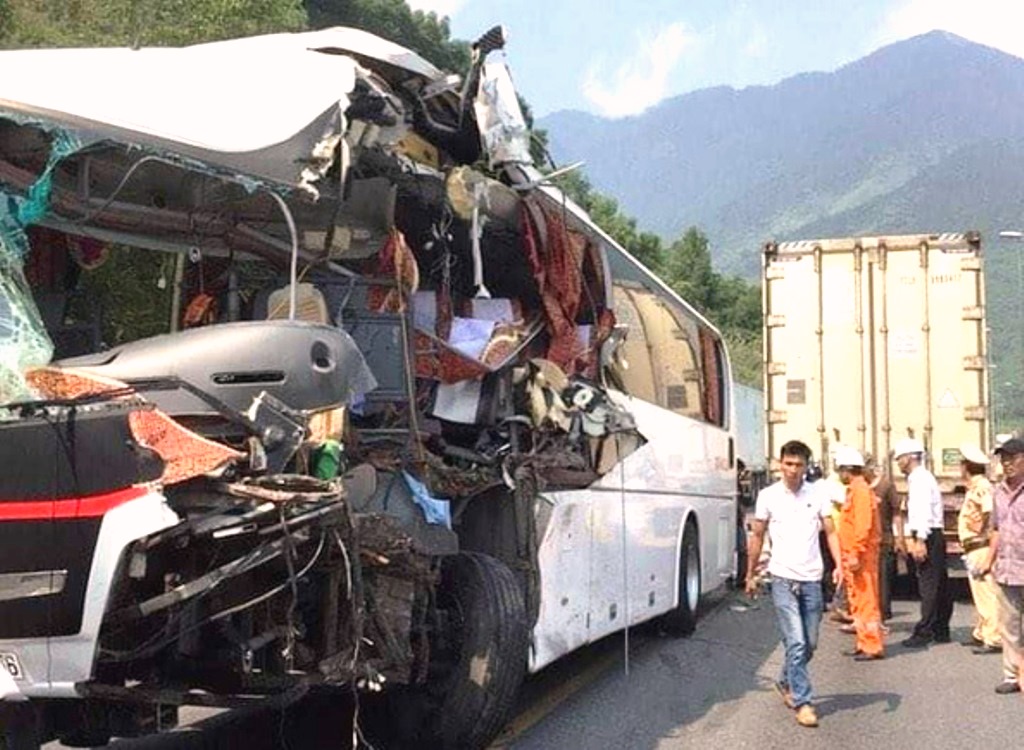 Đà Nẵng: Vụ tai nạn khiến hàng chục người nhập viện do xe khách lấn làn đường - Hình 2